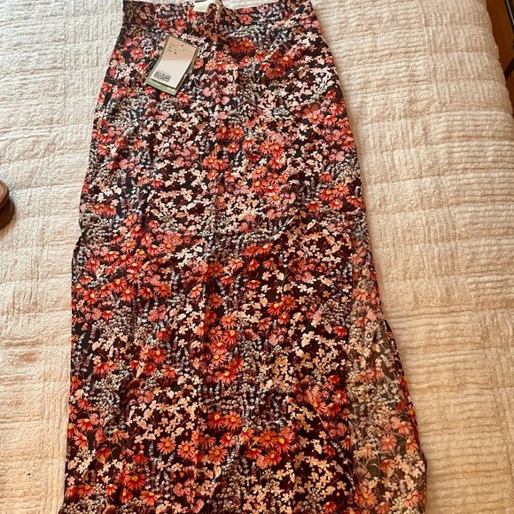 NWT H&M Size Two Blue Floral High Waisted Skirt - Picture 4 of 4